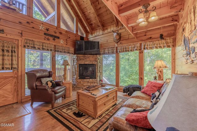 1637 Lamons Loop, Sevierville, TN 37876