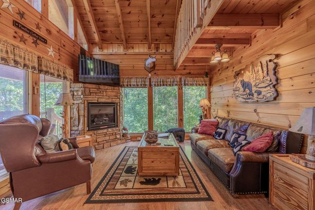 1637 Lamons Loop, Sevierville, TN 37876
