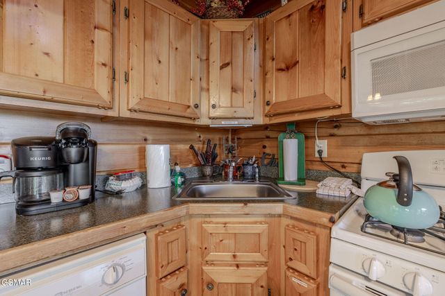 1637 Lamons Loop, Sevierville, TN 37876