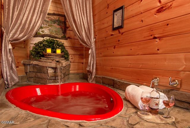 1637 Lamons Loop, Sevierville, TN 37876