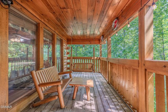 1637 Lamons Loop, Sevierville, TN 37876