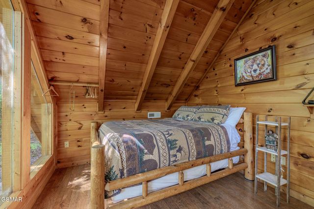 1637 Lamons Loop, Sevierville, TN 37876