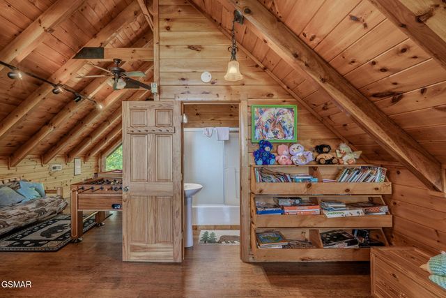 1637 Lamons Loop, Sevierville, TN 37876