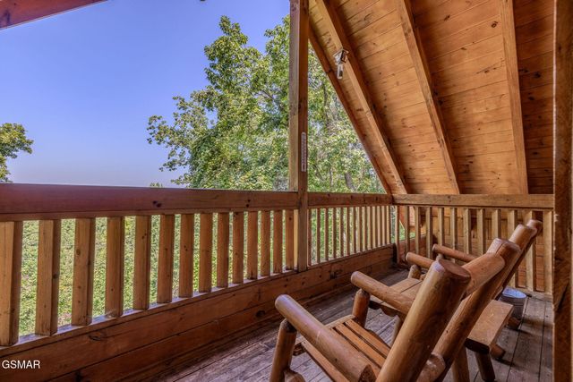 1637 Lamons Loop, Sevierville, TN 37876