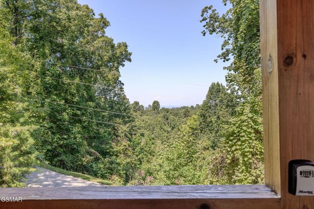 1637 Lamons Loop, Sevierville, TN 37876
