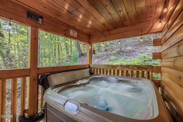 1637 Lamons Loop, Sevierville, TN 37876
