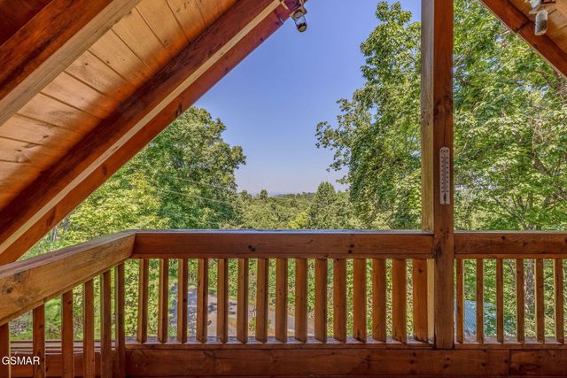 1637 Lamons Loop, Sevierville, TN 37876