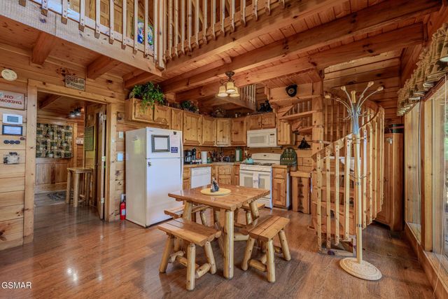 1637 Lamons Loop, Sevierville, TN 37876