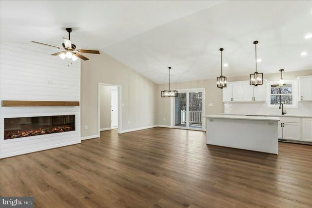 99 LAKESIDE DR, Front Royal, VA 22630