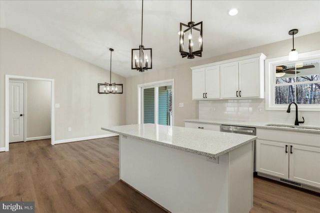 99 LAKESIDE DR, Front Royal, VA 22630