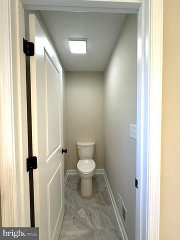 99 LAKESIDE DR, Front Royal, VA 22630