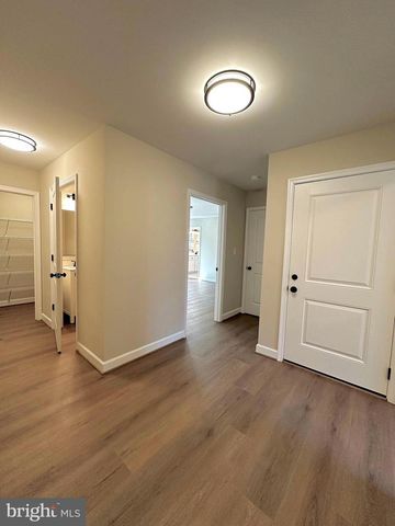 99 LAKESIDE DR, Front Royal, VA 22630