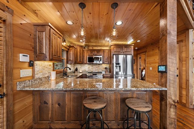 267 Oasis Drive, Blue Ridge, GA 30513