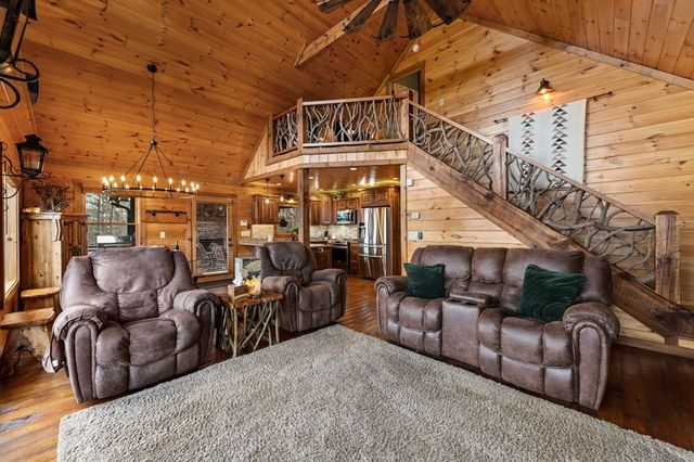 267 Oasis Drive, Blue Ridge, GA 30513