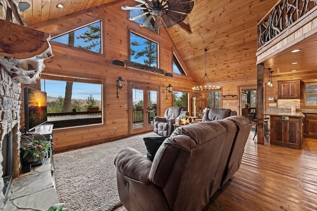 267 Oasis Drive, Blue Ridge, GA 30513