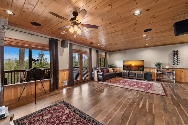 267 Oasis Drive, Blue Ridge, GA 30513