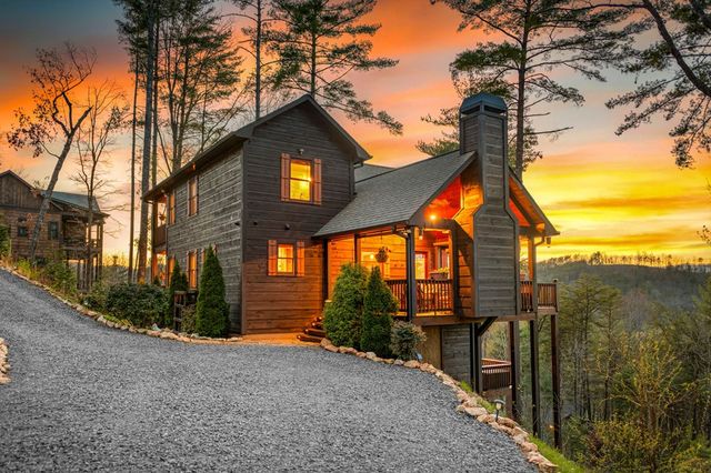 267 Oasis Drive, Blue Ridge, GA 30513