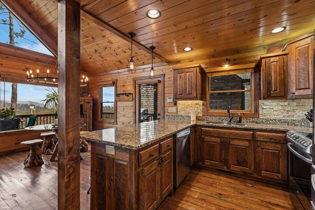 267 Oasis Drive, Blue Ridge, GA 30513