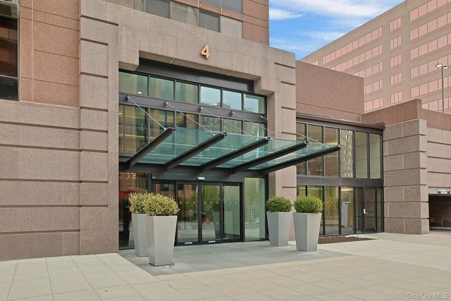 4 Martine 421, White Plains, NY 10606