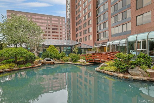 4 Martine 421, White Plains, NY 10606