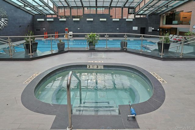 4 Martine 421, White Plains, NY 10606