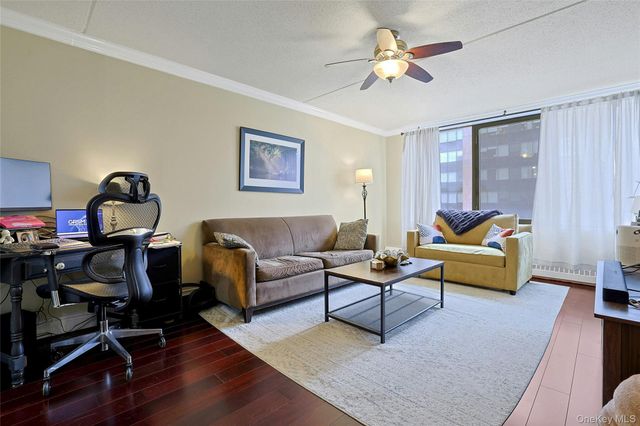 4 Martine 421, White Plains, NY 10606