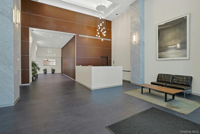 4 Martine 421, White Plains, NY 10606