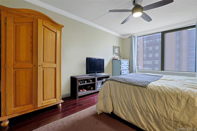 4 Martine 421, White Plains, NY 10606