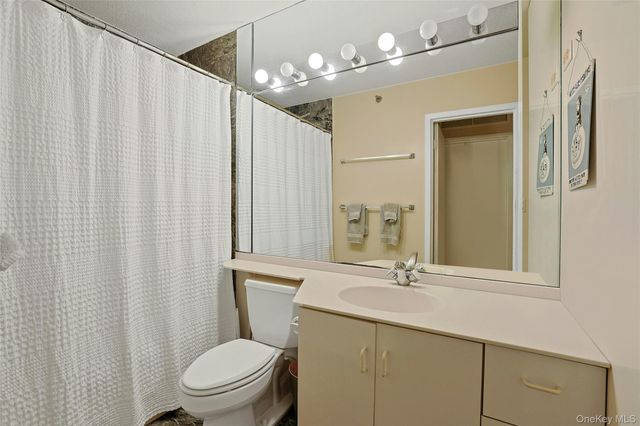 4 Martine 421, White Plains, NY 10606