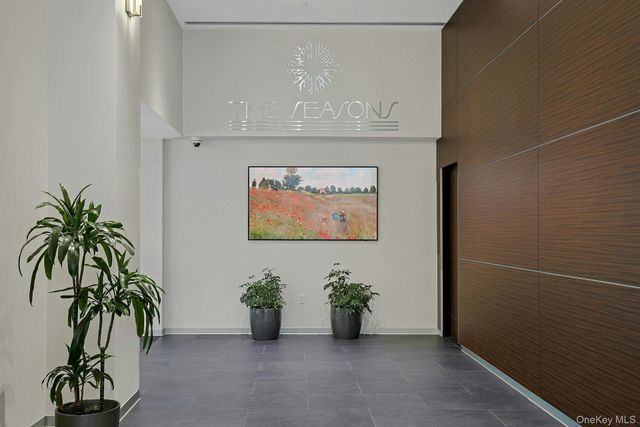 4 Martine 421, White Plains, NY 10606