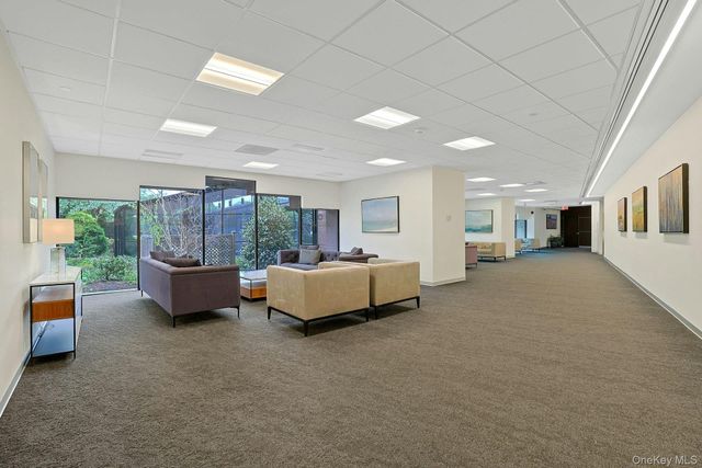 4 Martine 421, White Plains, NY 10606