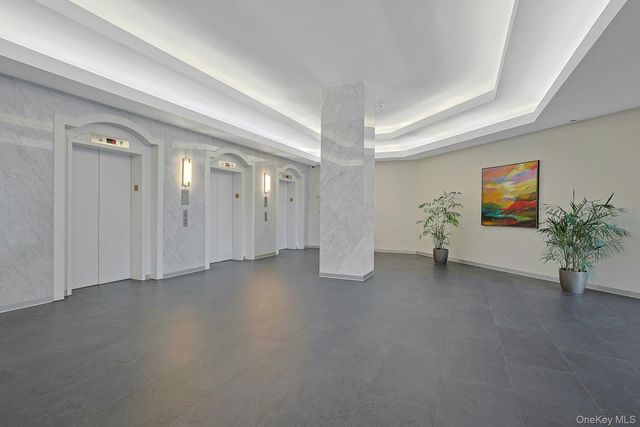 4 Martine 421, White Plains, NY 10606