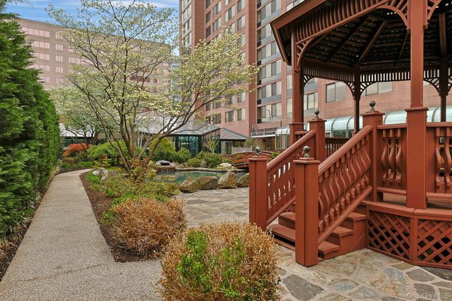 4 Martine 421, White Plains, NY 10606