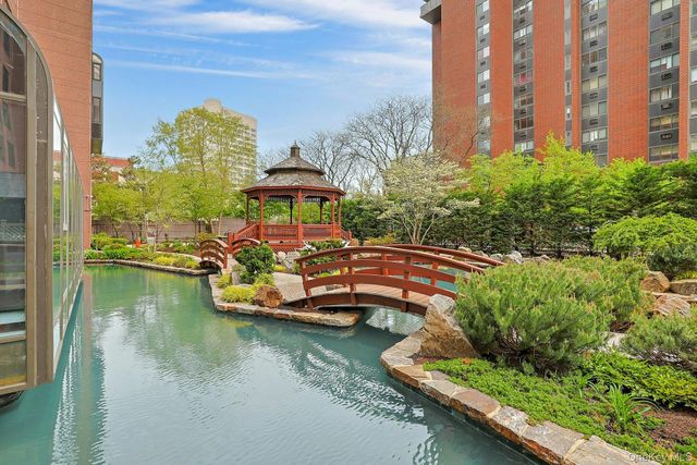 4 Martine 421, White Plains, NY 10606