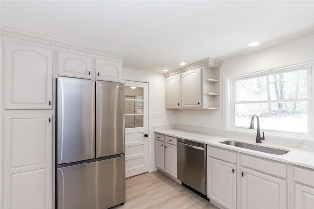 7 Ermer Road, Derry, NH 03038