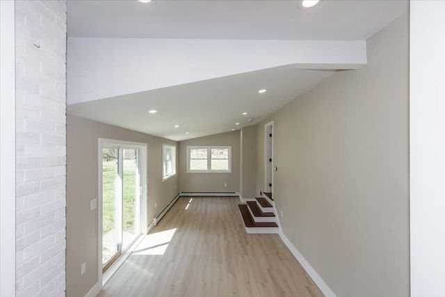 7 Ermer Road, Derry, NH 03038