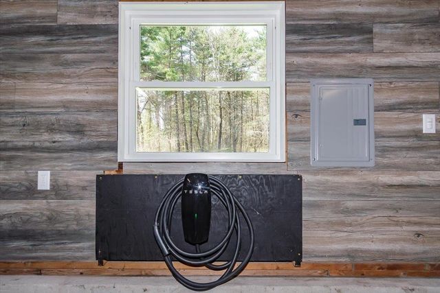 7 Ermer Road, Derry, NH 03038