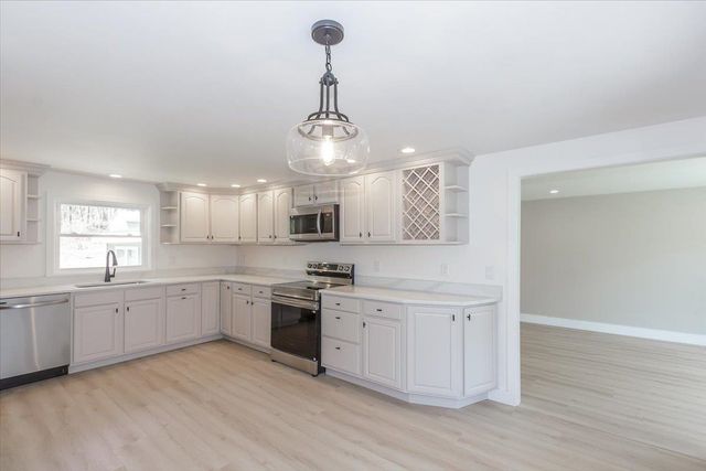 7 Ermer Road, Derry, NH 03038