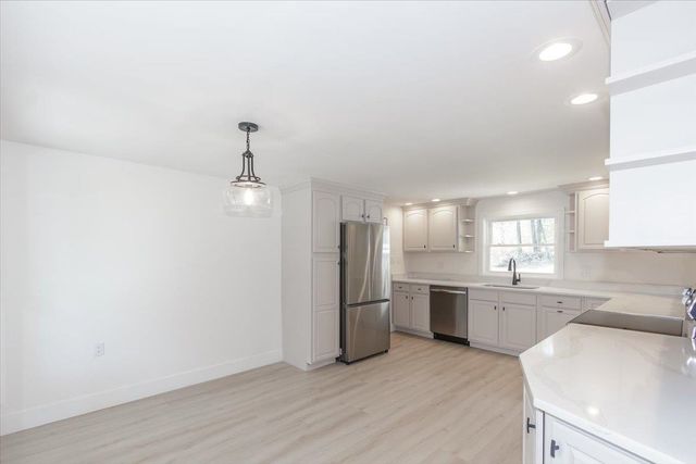 7 Ermer Road, Derry, NH 03038