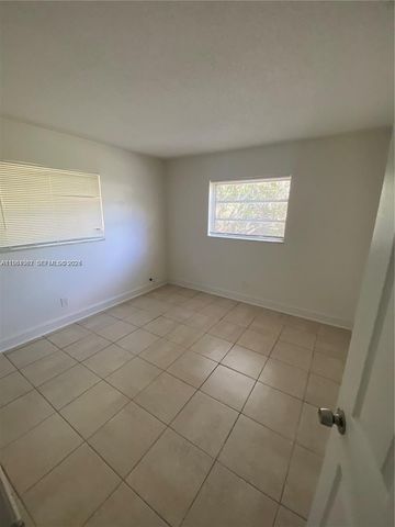 933 NE 38th St 1-3, Oakland Park, FL 33334
