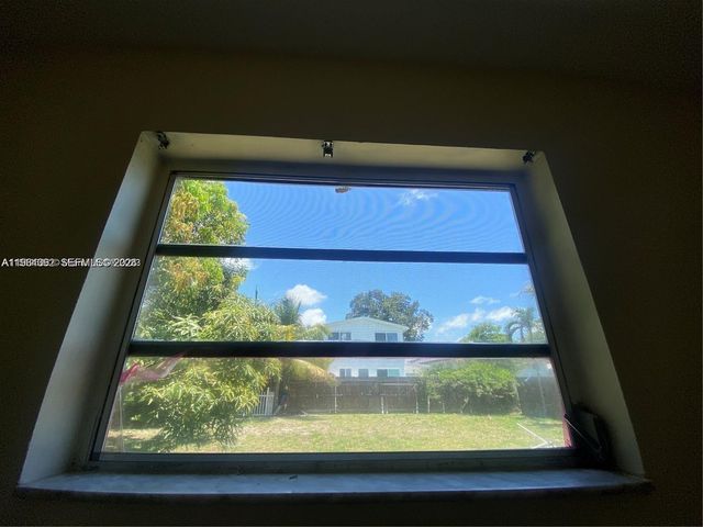 933 NE 38th St 1-3, Oakland Park, FL 33334