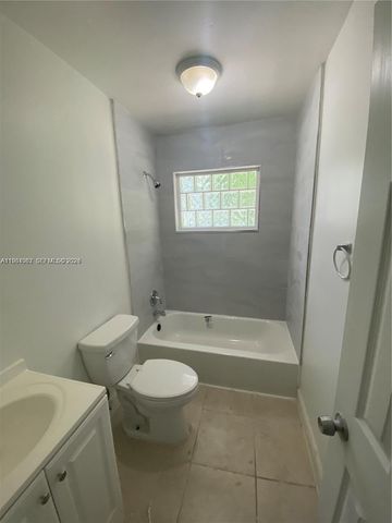 933 NE 38th St 1-3, Oakland Park, FL 33334