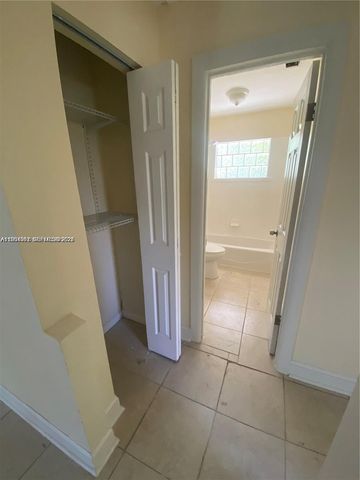 933 NE 38th St 1-3, Oakland Park, FL 33334