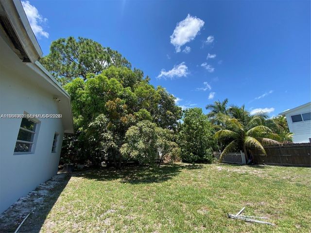 933 NE 38th St 1-3, Oakland Park, FL 33334