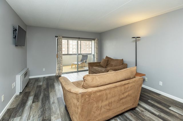 3100 Grand Avenue 5H, Des Moines, IA 50312