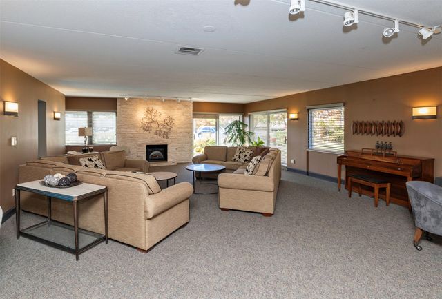 3100 Grand Avenue 5H, Des Moines, IA 50312