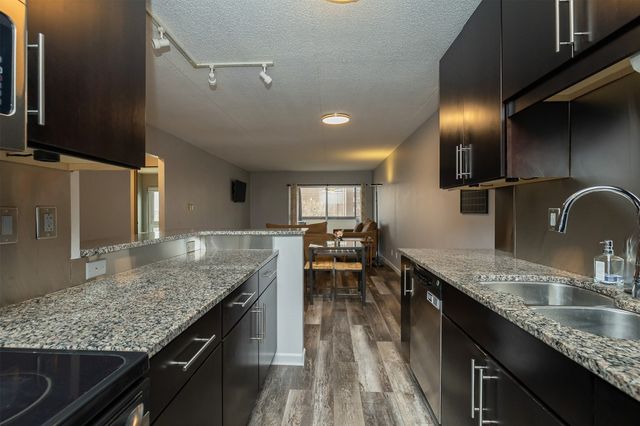 3100 Grand Avenue 5H, Des Moines, IA 50312