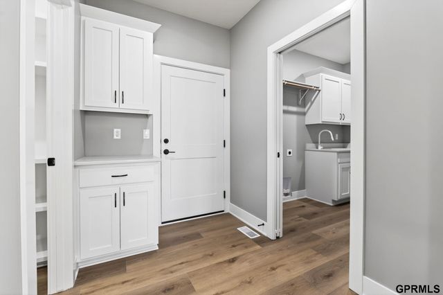 10339 S 212 Street, Gretna, NE 68028