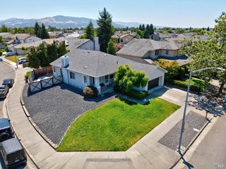 2622 Arrowhead Dr, Santa Rosa, CA 95407