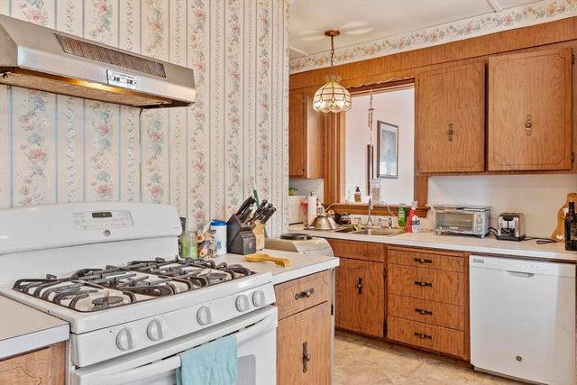 40 Archer St, Lynn, MA 01902